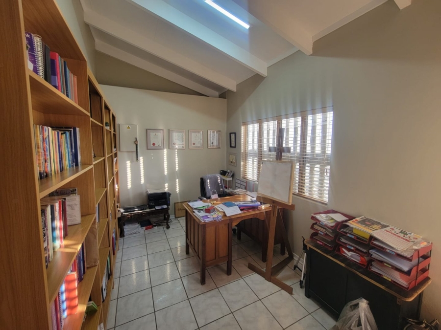 5 Bedroom Property for Sale in Suidrand Free State